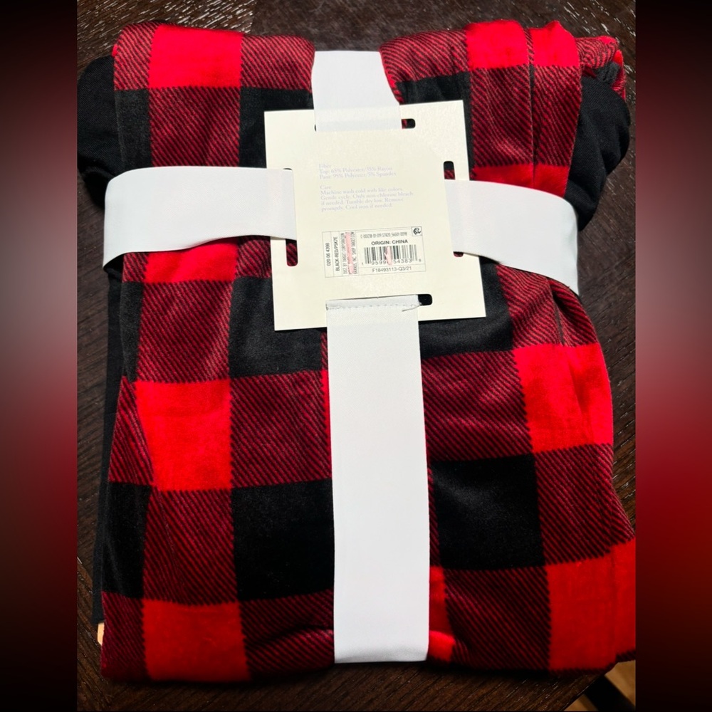 Buffalo plaid w black top pajama set